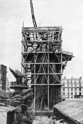 TRIAL ASSEMBLY of the Statue of Liberty in Paris