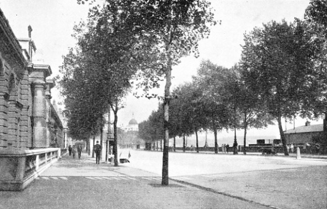 Looking east along the Victoria Embankment