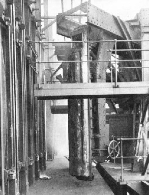 THE COKE OVEN DOOR LIFTING MACHINE