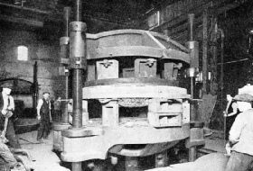 DISHED BOILER END PLATE IN HYDRAULIC PRESS