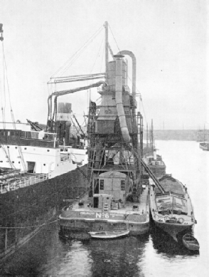 FLOATING PNEUMATIC ELEVATOR for discharging grain from an ocean-going ship