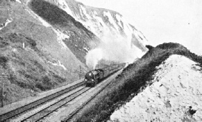 CONTINENTAL EXPRESS passing through the chalk masses between Folkestone and Dover