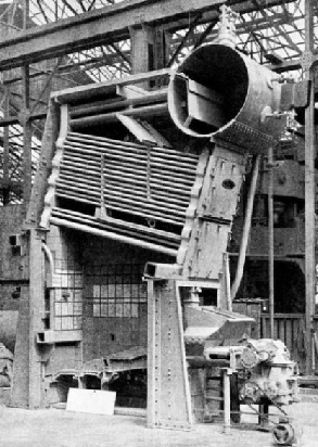 SECTION THROUGH A MARINE BOILER of the Babcock and Wilcox water tube type