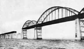 THE THREE CENTRAL SPANS of the Storstrom Bridge 