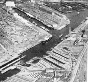 MODE WHEEL LOCKS form the entrance to Manchester Docks from the Manchester Ship Canal