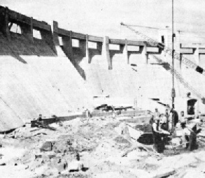 BUILDING THE CARSFAD DAM