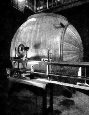 INTEGRATING SPHERE PHOTOMETER with a diameter of 10 feet