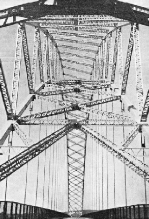 The steel arch of the Birchenough bridge