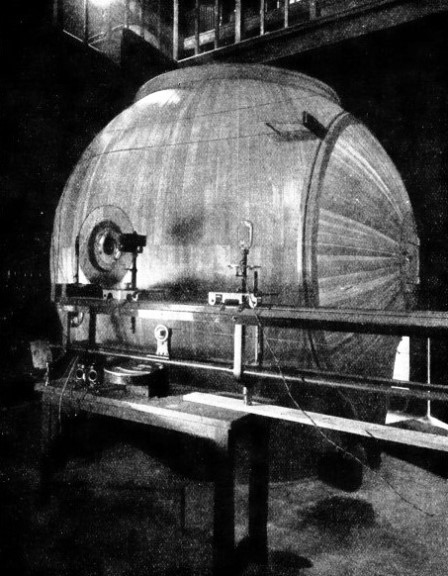 INTEGRATING SPHERE PHOTOMETER with a diameter of 10 feet