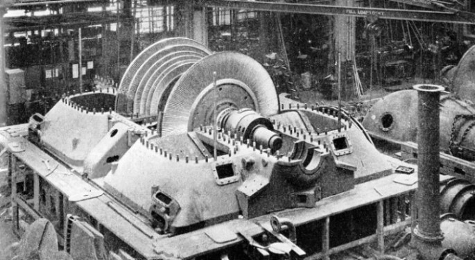 LOW-PRESSURE ROTOR and the lower half of the exhaust casing of a steam turbine
