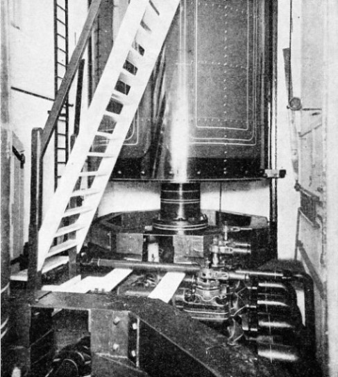 HYDRAULIC ACCUMULATOR for the automatic regulation of the pump delivery