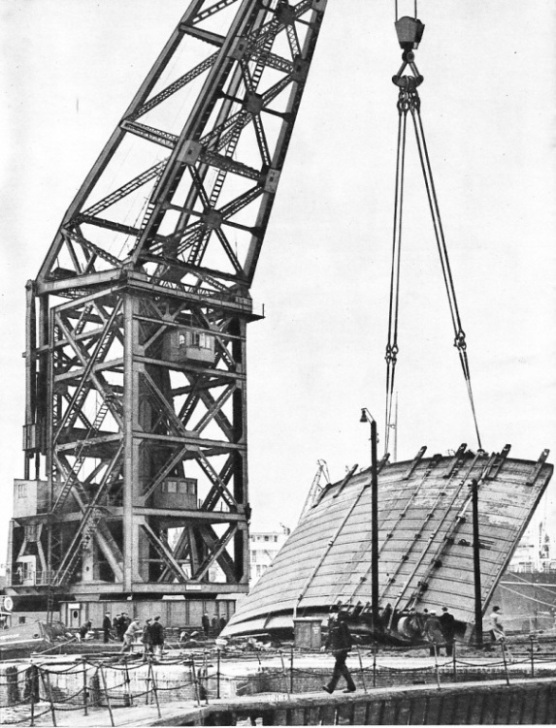 MAMMOTH FLOATING CRANE lifting the 200-tons gate of the entrance lock of Royal Albert Dock