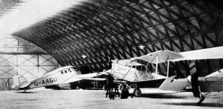 HANGAR AT HESTON AIRPORT built of Lamella units