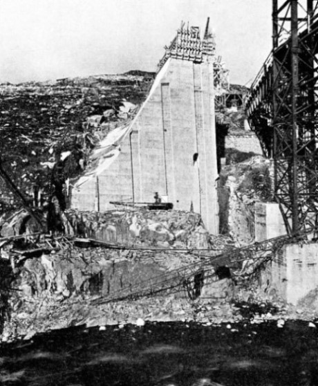 NATURAL GRANITE FOUNDATIONS were available for Laggan Dam