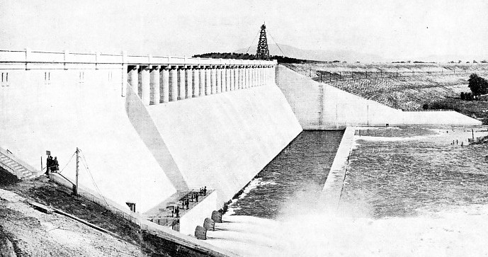 HUME DAM across the Murray River