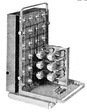 LAMP INDICATOR UNITS for the display of a single digit
